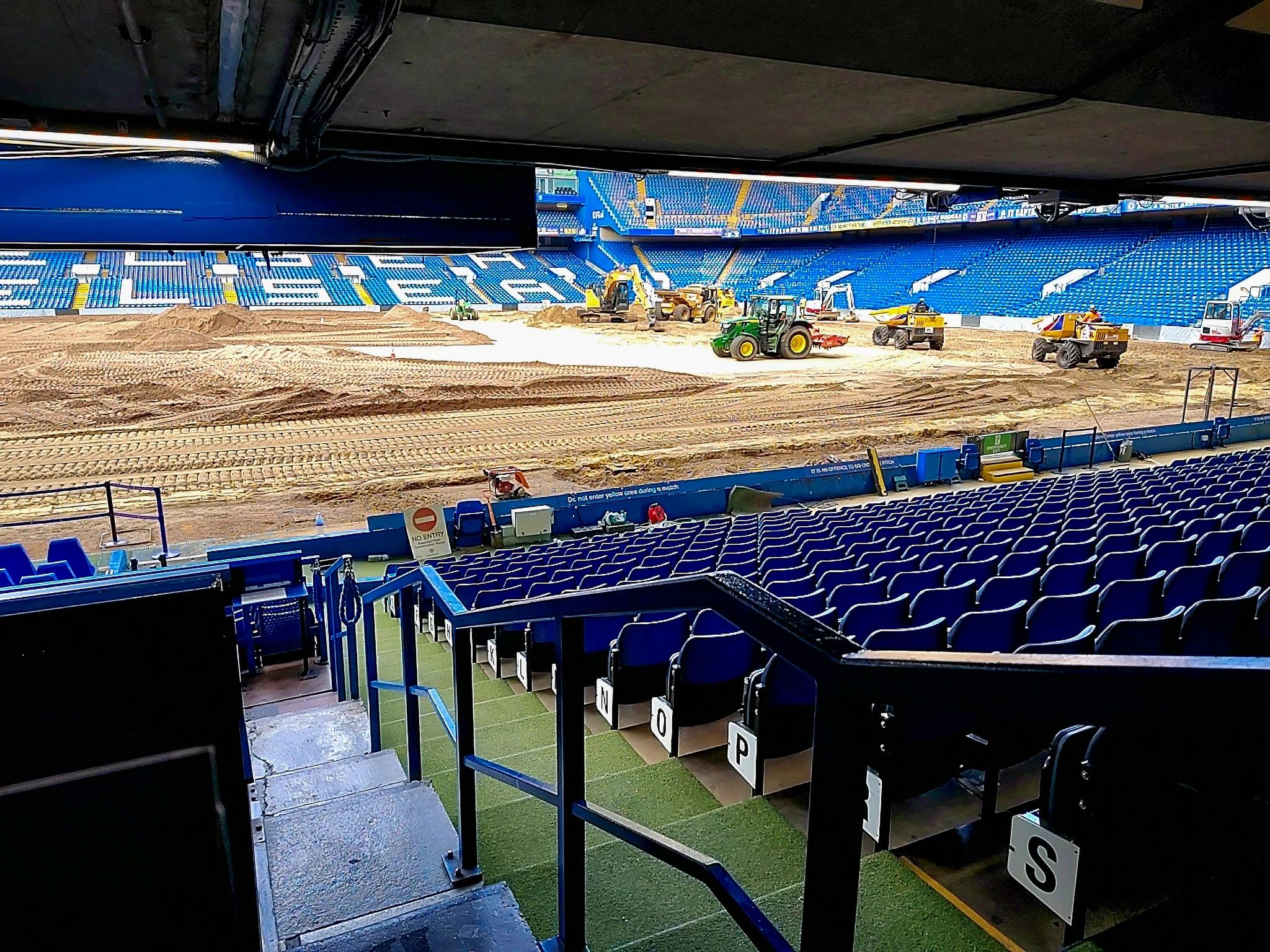 przebudowa-murawy-stamford-bridge-widok-z-trybun