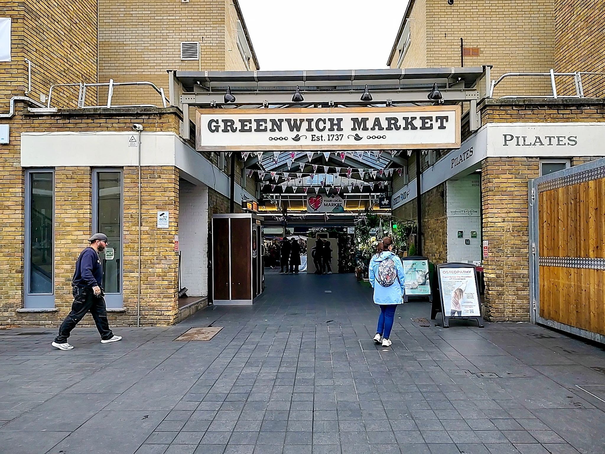 Główne wejście do Greenwich Market w Londynie