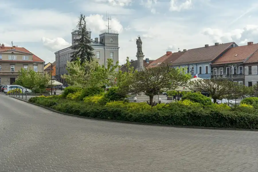 widok na rynek w toszku