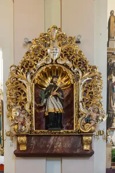 wnetrze kosciola toszek