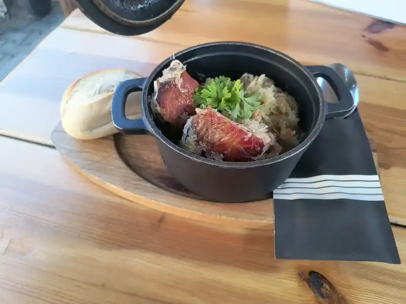 Kwasnica goralska w zeliwnym garnku
