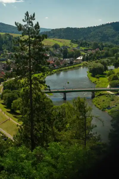 Muszyna Zdroj rzeka Poprad i kladka