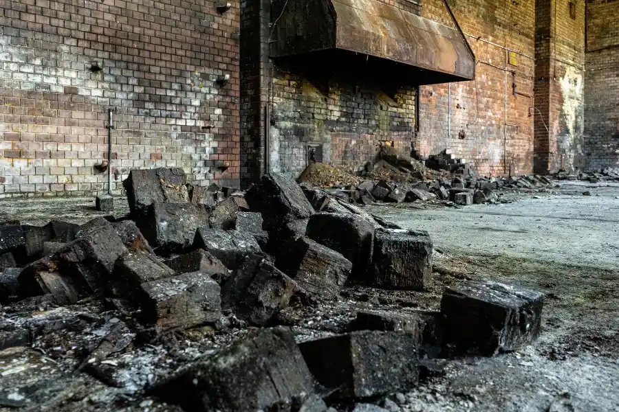 Zawalony fragment hali ceglanej EC Szombierki industrial