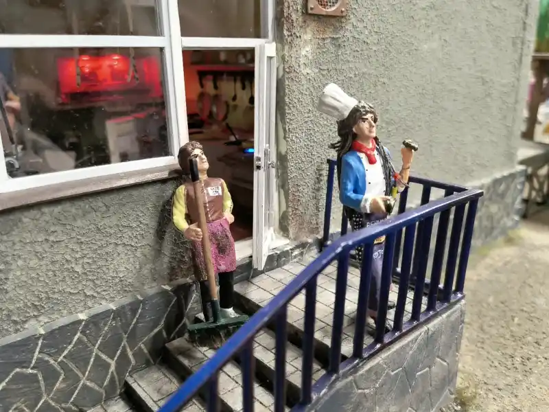 Kolejkowo Gliwice basen ogrodowy na osiedlu