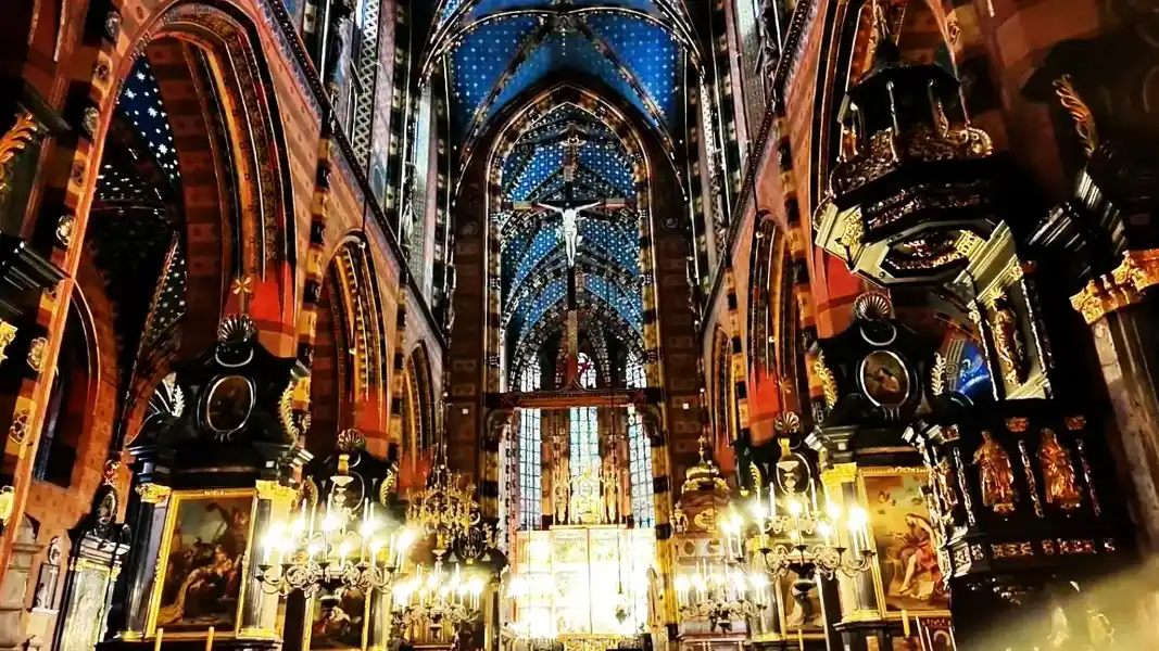 Wnetrze kosciola Mariackiego krakow