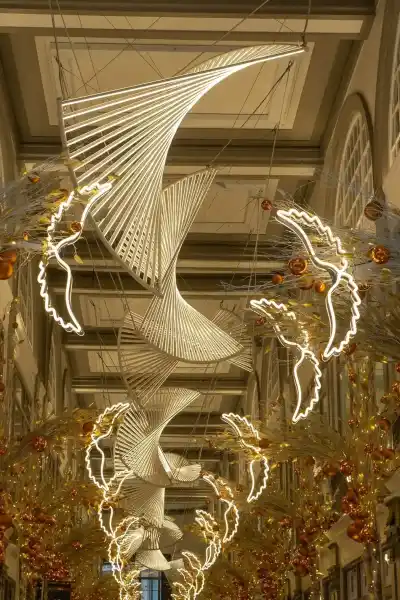 dekoracje swiateczne londyn burlington arcade z bliska