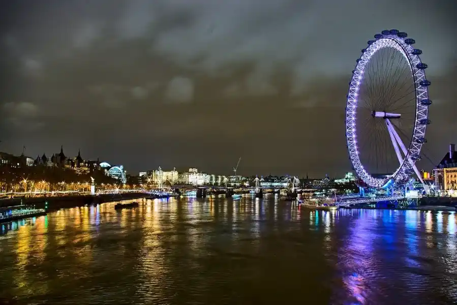 london eye noc iluminacja south bank