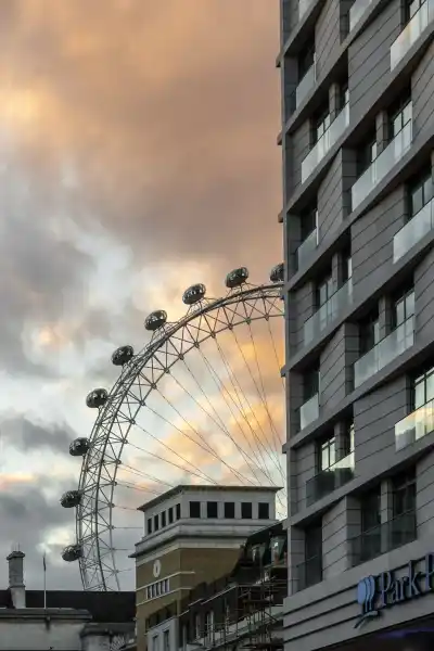 london eye zachod slonca dramatyczne niebo