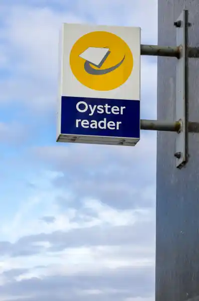 oyster card reader tabliczka transport londyn