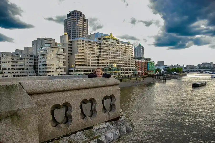 podroz do londynu most tamiza south bank