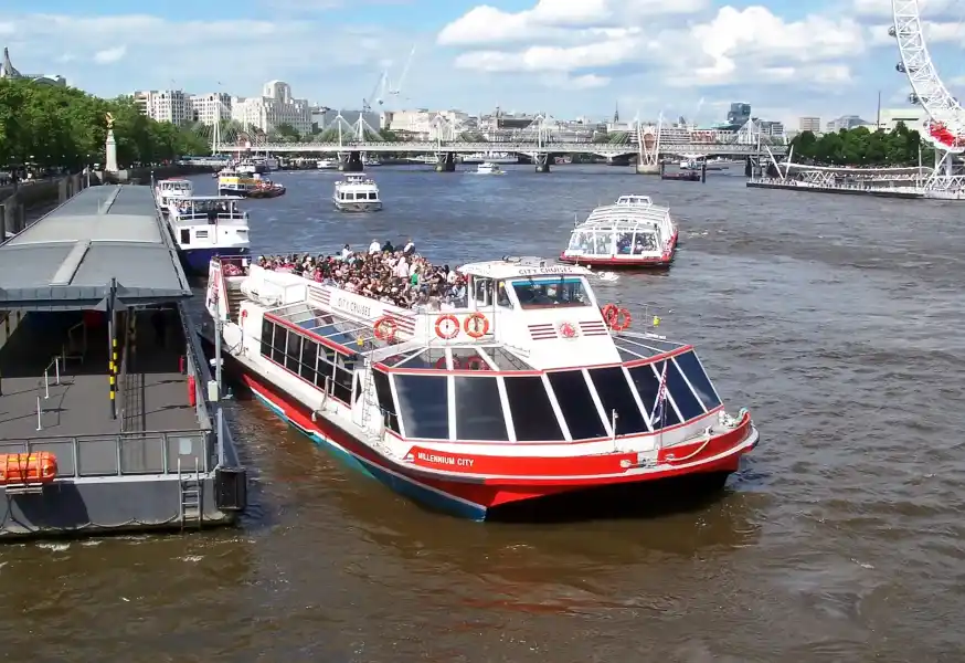 rejs tamiza statek westminster pier londyn